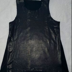 Small Snake Print Black Top